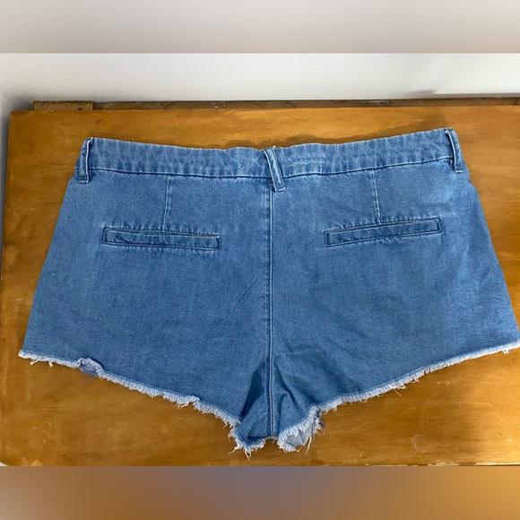 Pilcro Fray Hem Denim Short - Picture 4 of 5
